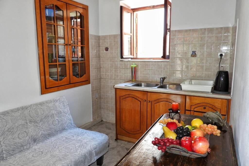 Traditional Villa Efterpi Chalki Town Exterior foto