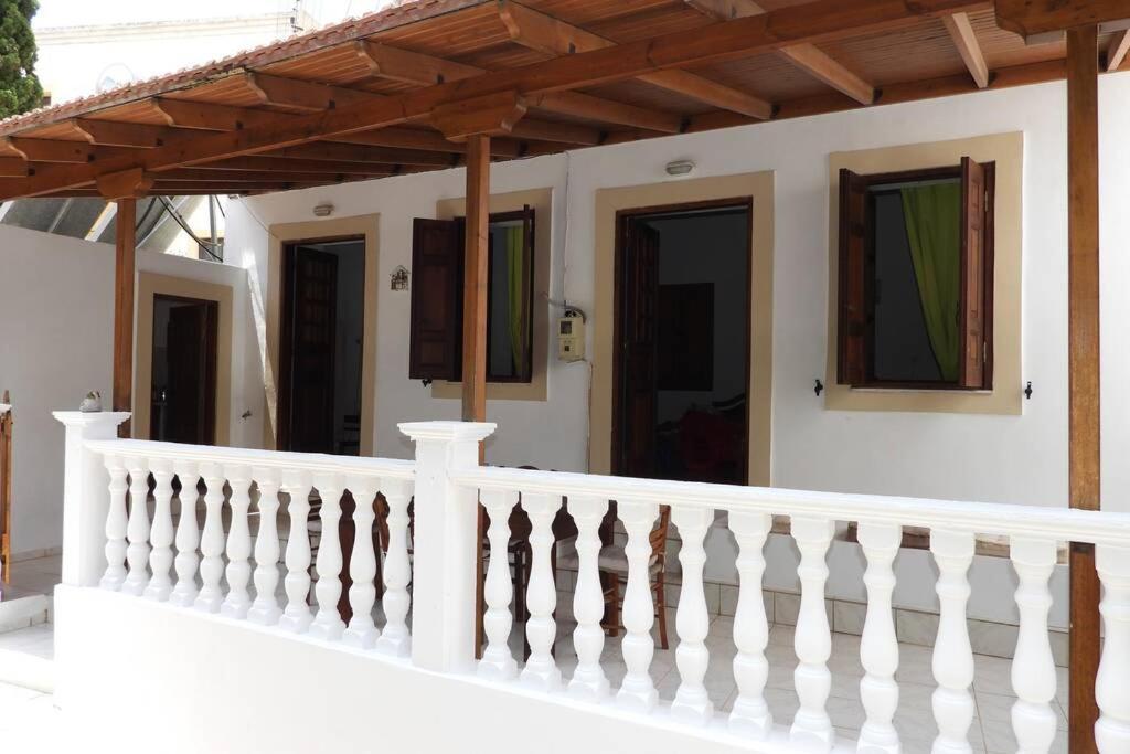 Traditional Villa Efterpi Chalki Town Exterior foto